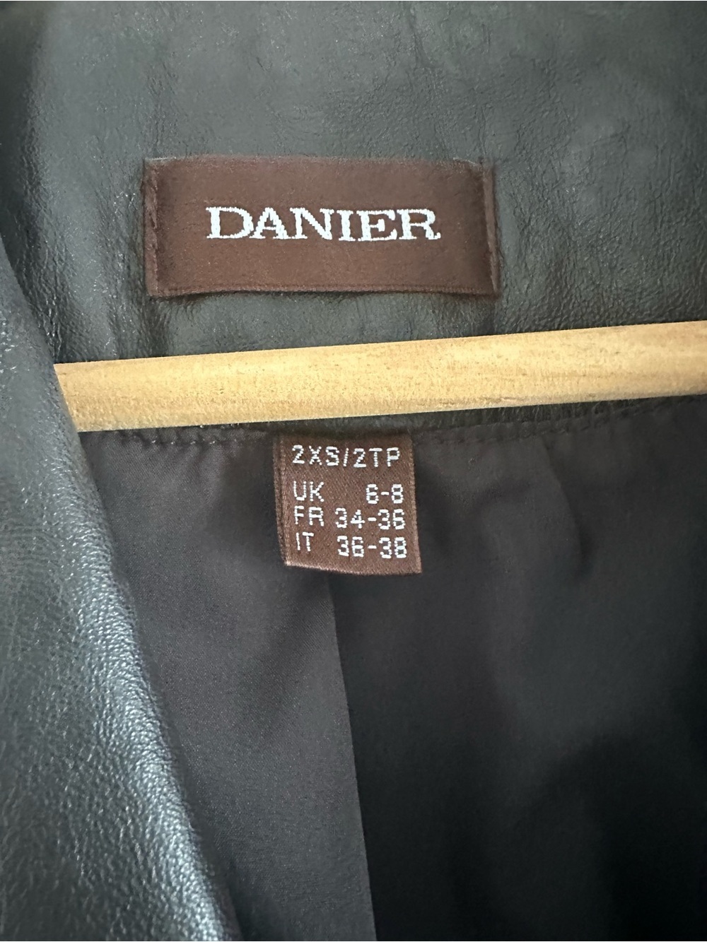 Danier Leather Blazer/jacket - Picture 2 of 2